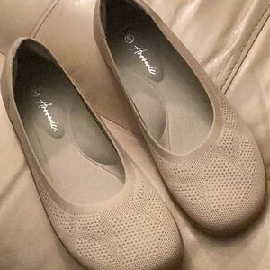 Arromic Flats size 9 NWOT